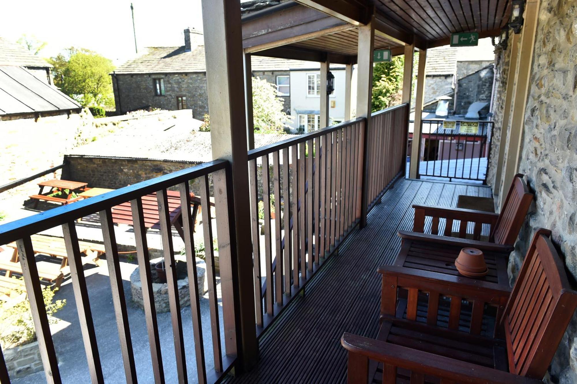 Masons Arms Hotel Gargrave Exterior photo